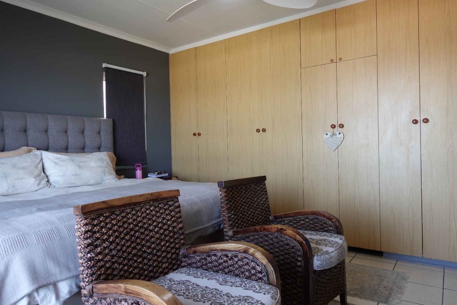 6 Bedroom Property for Sale in Outeniqua Strand Western Cape